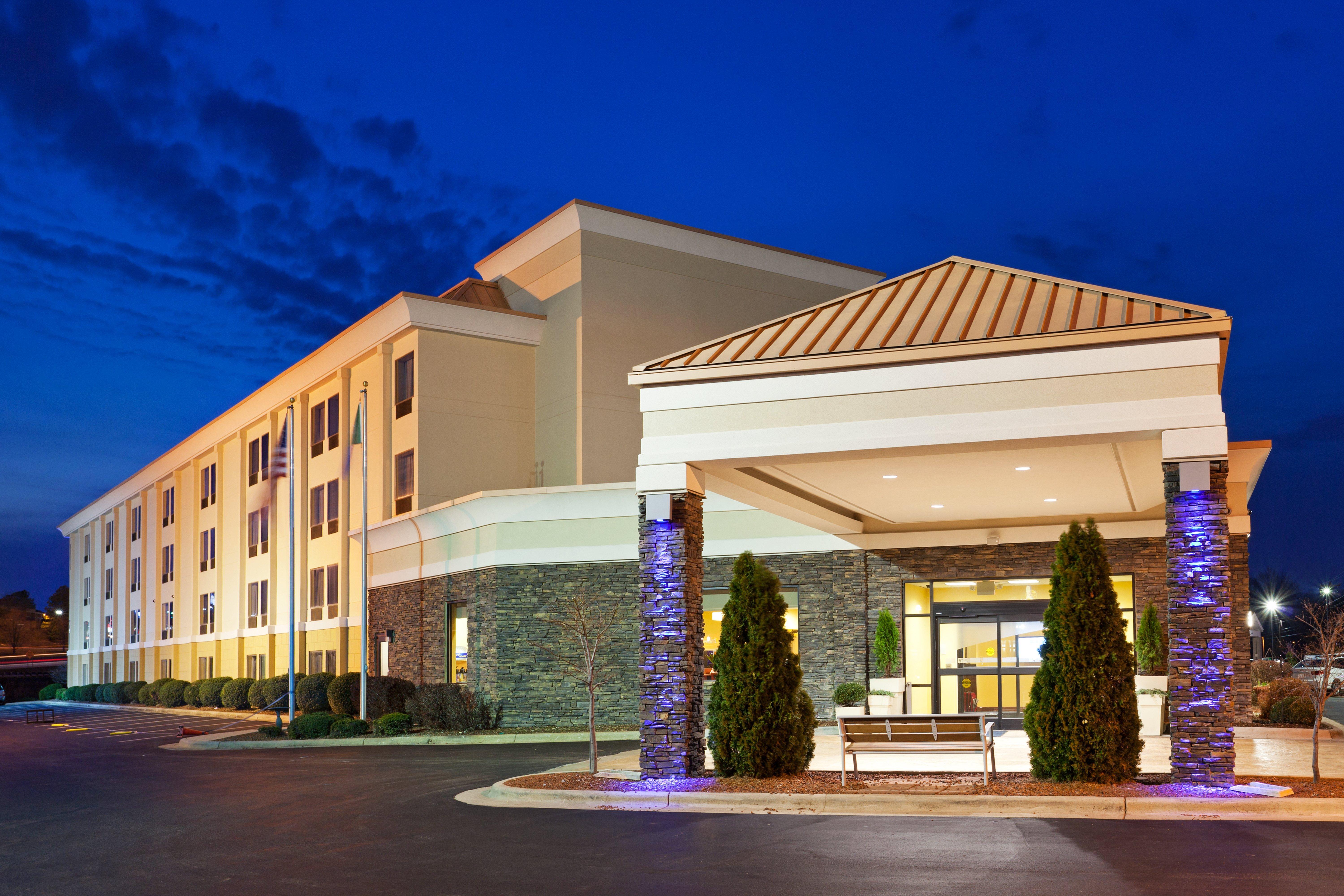 Holiday Inn Express & Suites Greensboro - I-40 Atwendover By Ihg Dış mekan fotoğraf