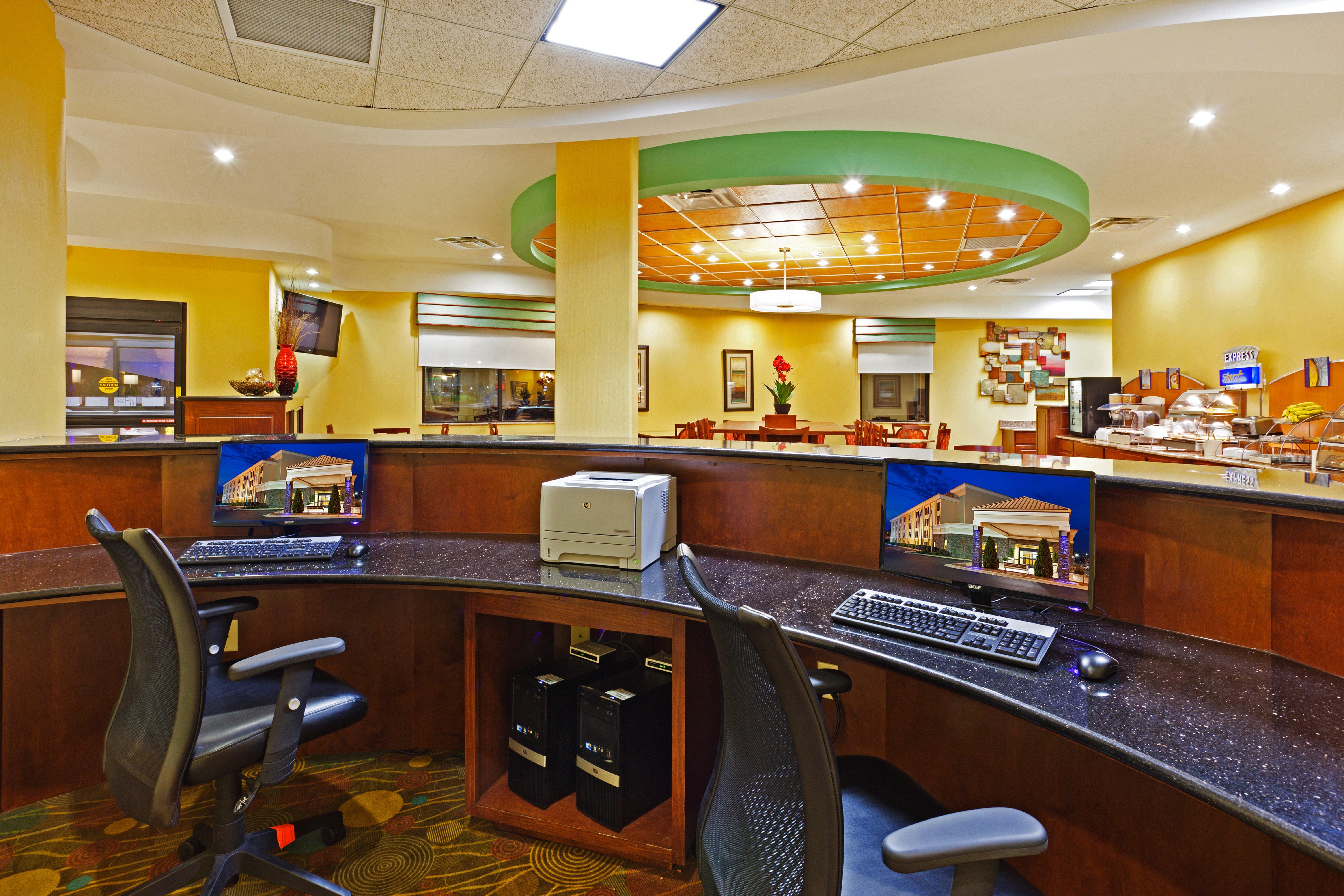 Holiday Inn Express & Suites Greensboro - I-40 Atwendover By Ihg Dış mekan fotoğraf